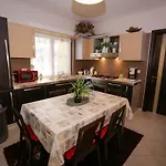Pine-tree W/ Private Garden 50 M From The Sea Apartman