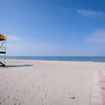 Pine-tree W/ Private Garden 50 M From The Sea Apartman Golem