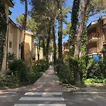 Pine-tree W/ Private Garden 50 M From The Sea Golem