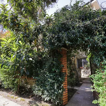 Pine-tree W/ Private Garden 50 M From The Sea Golem