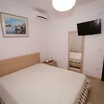 Apartament Pine-tree W/ Private Garden 50 M From The Sea