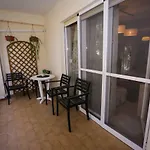 Apartament Pine-tree W/ Private Garden 50 M From The Sea Golem (Tirana)