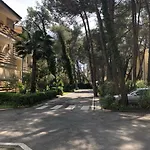 Daire Pine-tree W/ Private Garden 50 M From The Sea Golem (Tirana)