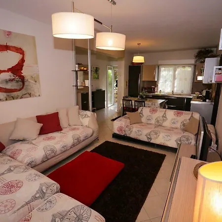 Pine-tree W/ Private Garden 50 M From The Sea Lejlighed *