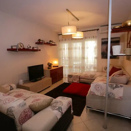 Pine-tree W/ Private Garden 50 M From The Sea *