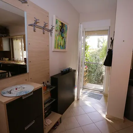 Pine-tree W/ Private Garden 50 M From The Sea Golem (Tirana)