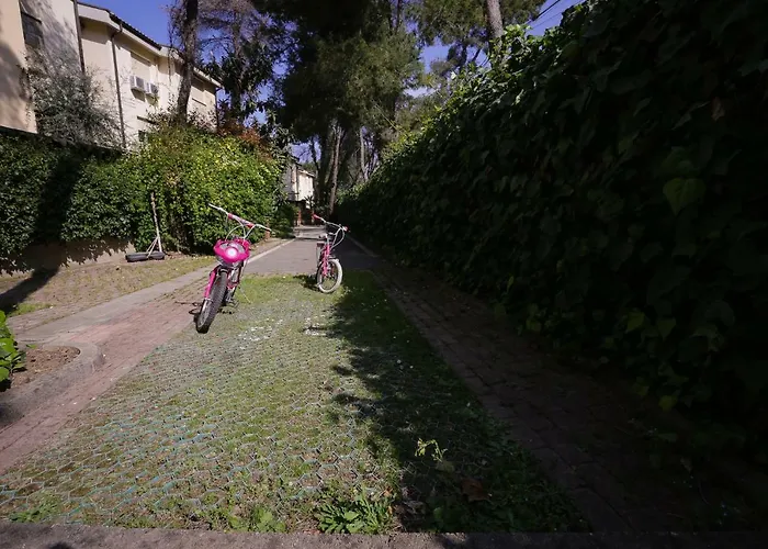 Appartamento Pine-tree W/ Private Garden 50 M From The Sea Golem (Tirana)