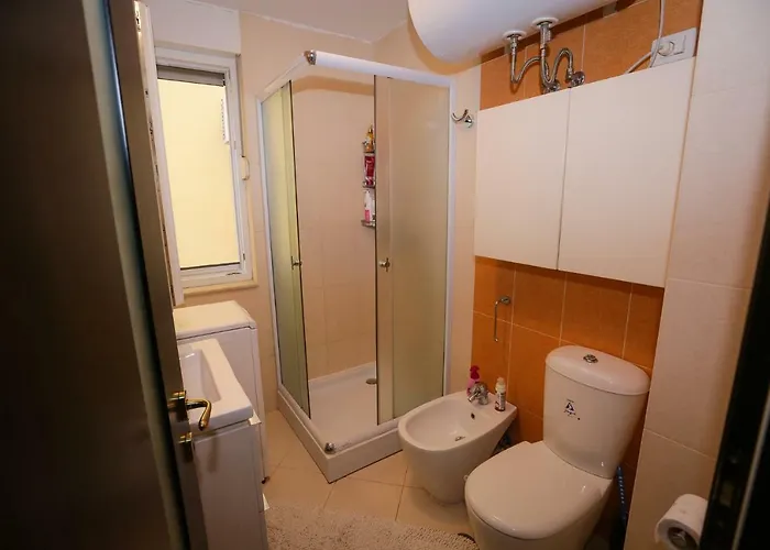 Appartamento Pine-tree W/ Private Garden 50 M From The Sea Golem (Tirana)