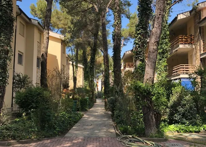 Pine-tree W/ Private Garden 50 M From The Sea Golem (Tirana)
